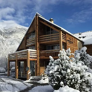 Neste De Jade Hotel